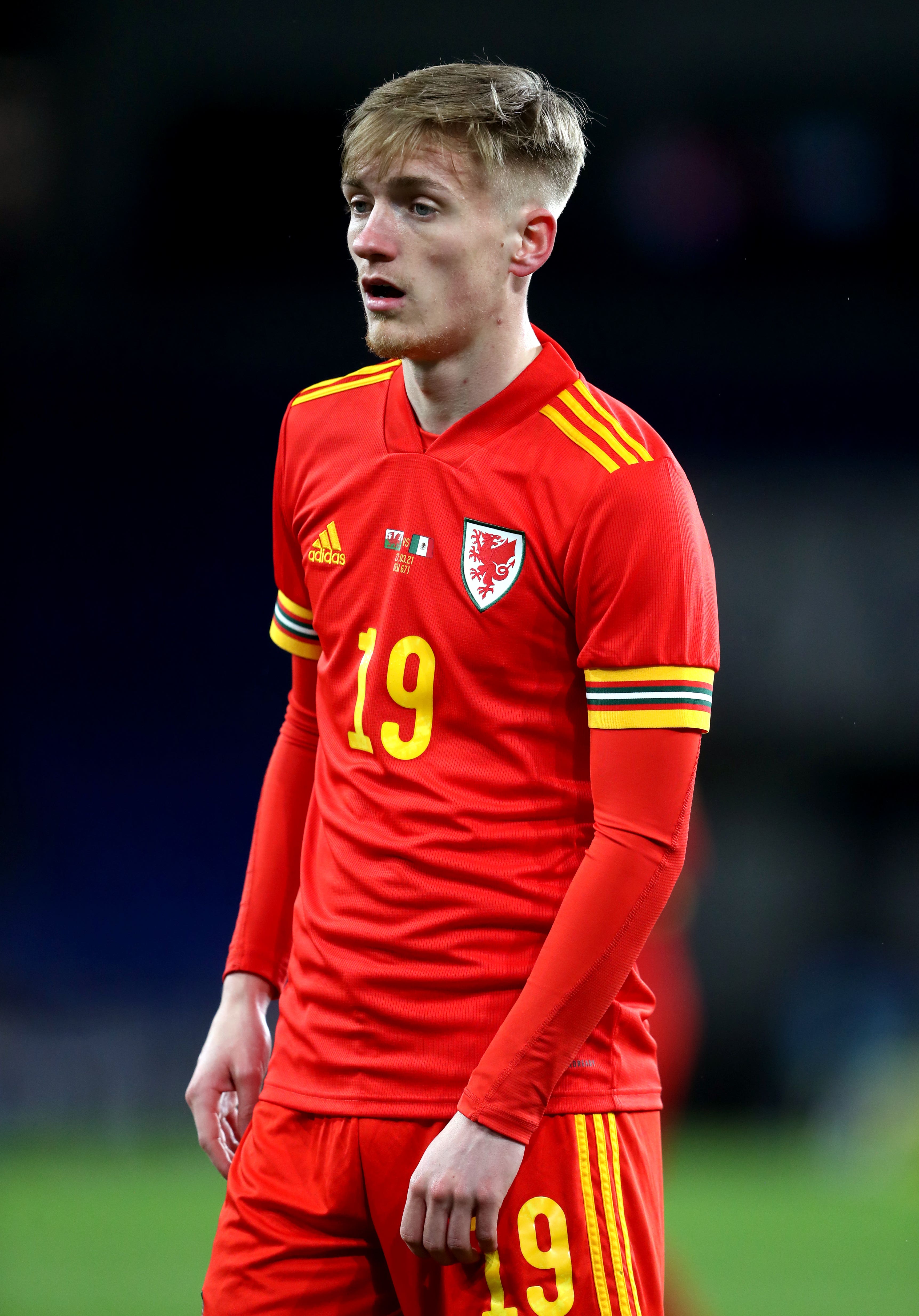 Matt Smith, cedido al Doncaster del Manchester City, impresionó a Wells